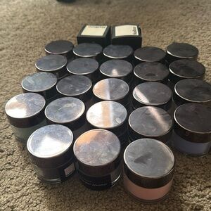 Nailboo 22 dip powders and 2 builder powders